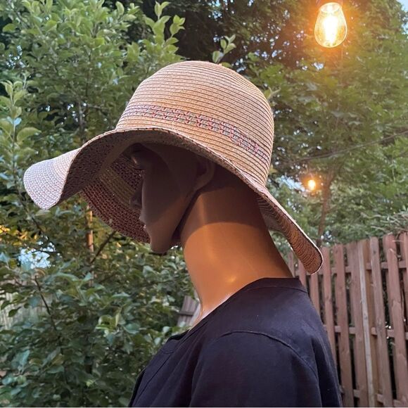 Straw hat with muted color stripe - Picture 5 of 9